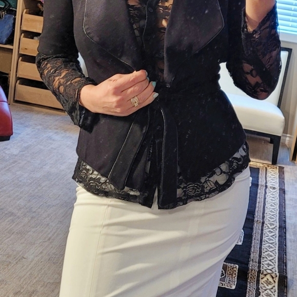 Sexy lil BCBG peplum style black blazer - Picture 10 of 16